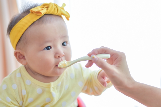 離乳食を断固拒否！まったく食べようとしない赤ちゃんにできること