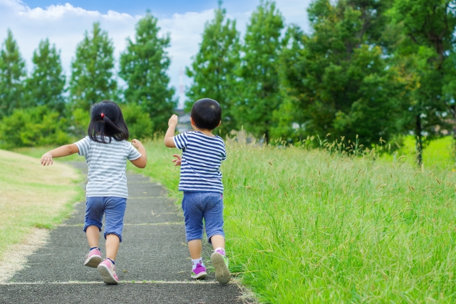 男の子はやんちゃで、女の子はおっとりって本当？男女の「らしさ」は赤ちゃんにもあるの？